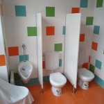 Dělící stěna k pisoárům, šedá